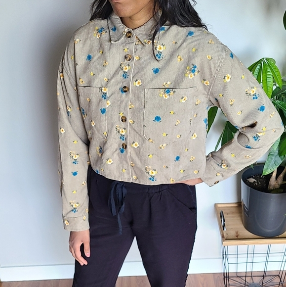 Sz S Crop tan corduroy blue yellow floral  button up shacket Foever 21 - Picture 2 of 5